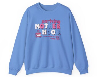 Sweat-shirt de maternité survivant | Ras du cou rigolo à motif café pour maman | Cadeau sarcastique pour la fête des mères