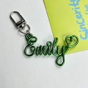 Llavero con nombre personalizado con corazón - Llavero con nombre hecho a mano - Llavero con letras personalizado - Regalo personalizado - Regalo para ella - Etiqueta para mochila