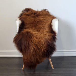 Natural Icelandic Sheepskin Fur Rug New House Gift Real Wool Blanket Humanely Sourced Lambskin Seat Cover Housewarming Present Carpet
