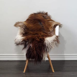 Natural Icelandic Sheepskin Fur Rug New House Gift Real Wool Blanket Humanely Sourced Lambskin Seat Cover Housewarming Present Carpet