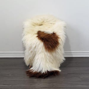 Natural Icelandic Sheepskin Fur Rug New House Gift Real Wool Blanket Humanely Sourced Lambskin Seat Cover Housewarming Present Carpet