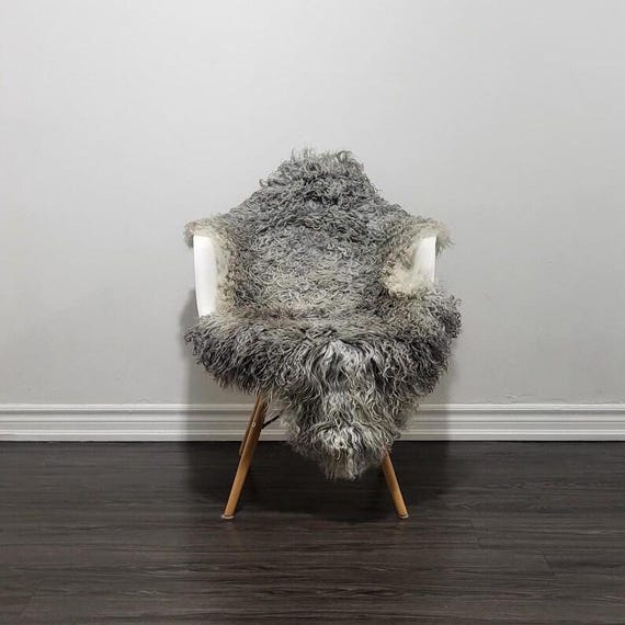 本物のゴットランドシープスキンラグ：カーリーグレーウール、北欧風