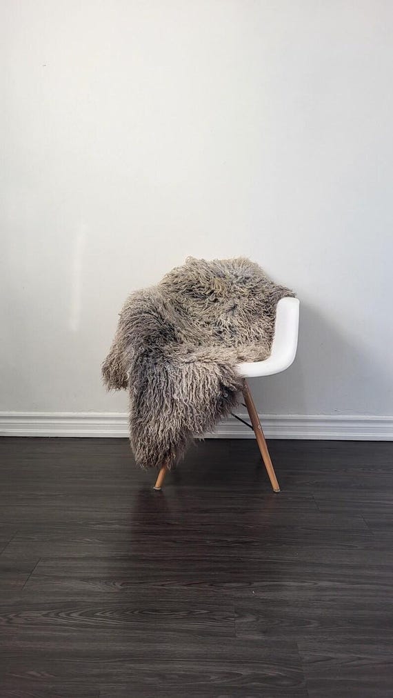 ゴットランドシープスキンラグ（カーリーグレーウール、北欧風装飾