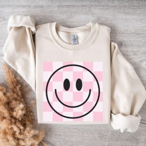 Pink Checkered Smiley Face Sweatshirt, Cute Emoji Jumper, Fun Happy Crewneck, Cozy Pullover, Trendy Streetwear Apparel
