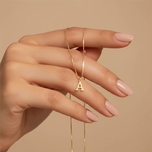 Collar personalizado con inicial en oro de 18 quilates / Colgante personalizado con letra en plata de ley