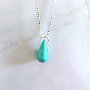 Collar de piedras preciosas naturales, pieza llamativa, colgante de turquesa estilo suroeste, joyería con forma de gota, idea de regalo, accesorio de piedra de moda bohemia, cadena larga