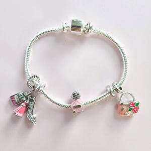女性のためのファッションチャームブレスレットギフトアイデアファッションアクセサリーギフトボックススタイルジュエリーデザインインスピレーションファッションピーススターリングシルバーチャーム