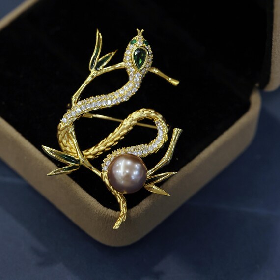Gold Snake Brooch: Purple Pearl, Green Gemstone Eyes, 14K  display picture 1