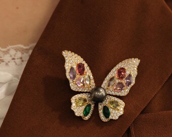 Luxury Gold Butterfly Brooch Tahitian Pearl Vintage Pin Colorful Crystal Jewelry Handmade Elegant Women’s Party Accessory Wedding Gifts