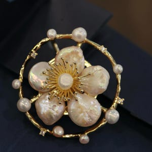 Baroque Pearl Brooch, Unique Flower Design, Natural Freshwater Pearls, Gold Pin, Vintage Jewelry, Handmade Gift for Women, Bridal Accessory