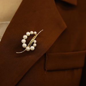 Freshwater pearl brooch pin, handmade gold filled brooch with real pearls, vintage brooch for women, elegant coat blazer pin gift for her