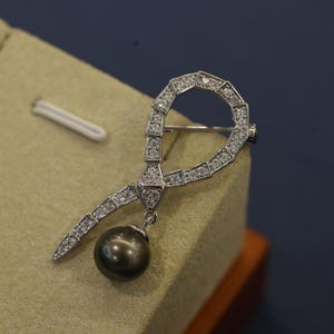 Silver Snake Brooch: Tahitian Black Pearl, Crystal Pin