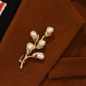 Handmade Baroque Brooch Gold Tree Branch Brooch Real Pearl Pin Vintage Style Elegant Brooch Gift for Women, Mom, Girls