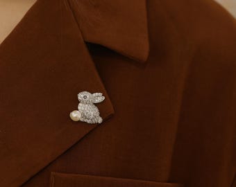 Mini Bunny Pearl Brooch, Crystal Rabbit Pin,Freshwater Pearl, Cute Animal Lapel Pin, Handmade Gift For Her, Kawaii Jewelry, Easter Bunny Pin