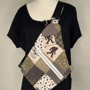Mountain Bigfoot Convertible Traveler Bag