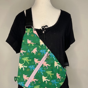 Preppy Bigfoot Convertible Traveler Bag