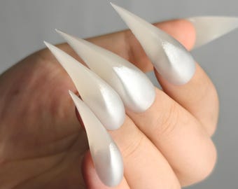 Silver Grey Ombre Long Matte Dragon Claw Press on Nails, Sleek Futuristic Sharp Stiletto False Nails, High End Nail Art, 3D Sharp Talon Nail