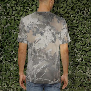 Mossy Oak Camo Print Tee: Men's Outdoor Hunter Shirt image 2