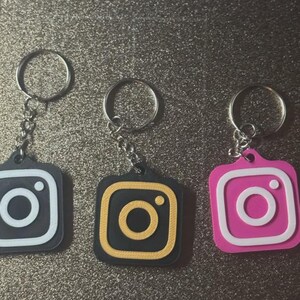 Instagram Logo Keychain with NFC Tag – Smart Social Media Link Keyring – Personalized Digital Business Card
