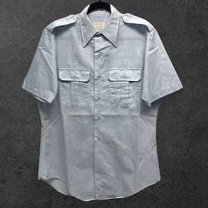 Puede incluir: Un letrero de madera rústica con el texto "Welcome to our home" en letras blancas. El letrero presenta un acabado envejecido y un diseño sencillo y acogedor.