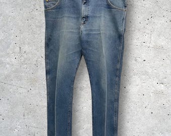 Vintage Y2K-90s Wrangler Cowboy Cut Performance Regular Fit Jeans // 40x30