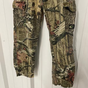 Walls x Mossy Oak Break Up Infinity Camouflage Cargo Pants // Youth L image 2