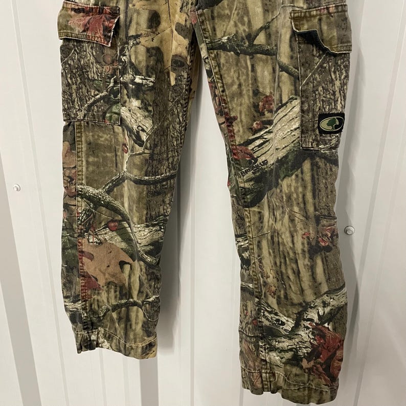 Walls x Mossy Oak Break Up Infinity Camouflage Cargo Pants // Youth L image 2