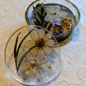 beautiful flower coasters with holder