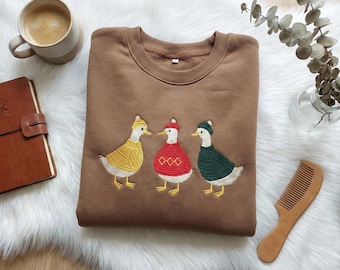Bestickte Enten in Pullover Sweatshirt, Stockenten Vogel Rundhals Ausschnitt, Winter Enten Liebhaber Geschenk, Skurril Tier Kleidung, Cottagecore Vogel