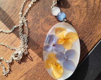 Resin Pendant Necklace: Handmade Botanical Jewelry, Nature-Inspired Gift