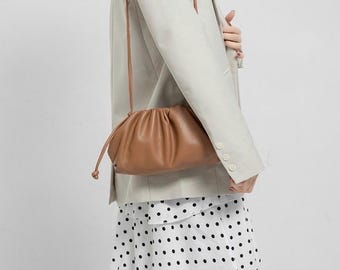 Bolso minimalista con cordón – Piel suave – Disponible en 3 tamaños