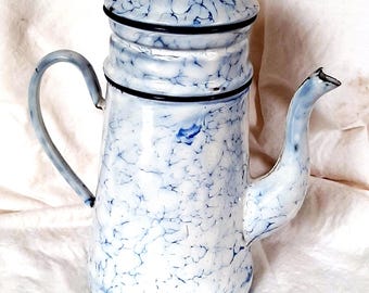 Grote geëmailleerde metalen koffiepot met een blauw gemarmerde afwerking - Antieke Franse metalen filterkoffiepot