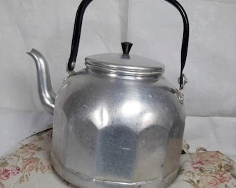 Bollitore antico in metallo - Francia, anni '50 - Decorazione da cucina vintage - Bollitore in ferro da campeggio
