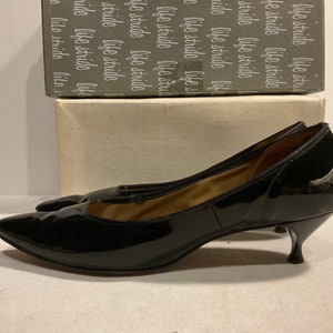Black patent leather kitten heel pumps top
