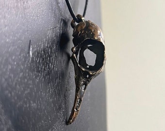 Colgante de calavera de paloma de bronce