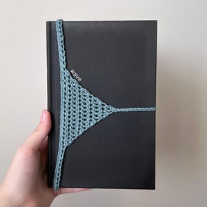 かぎ針編みマイクロTバックブックマーク[マイクロブッキーニ、マイクロBストリング、マイクロブックTバック]