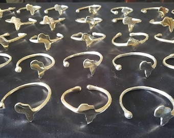 50 braccialetti in ottone con forma africana, taglia unica regolabile, adatti a tutti i braccialetti, bracciale con continente africano, braccialetti in ottone all'ingrosso