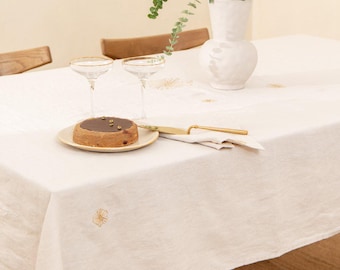 Broderad linneduk i beige