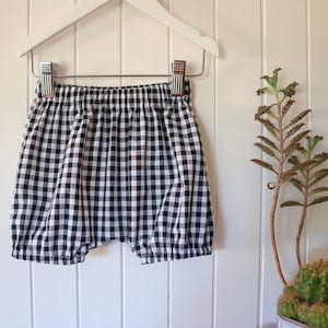 Bloomers gingham. Nappy cover. Black and white.Birthday outfit Baby girl bloomers. Baby shower gift. Easter outfit pink cotton