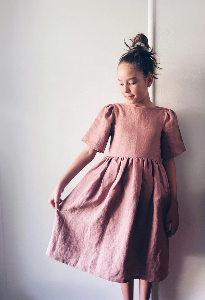 Linen girls dress sage green dusty pink Minimalist dress V-back flower girls cottage core woodland clothing beach dress. summer dress. Dusty pink