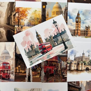 Può includere: Una collezione di stampe ad acquerello con monumenti iconici di Londra. Le immagini mostrano autobus rossi a due piani, il Big Ben e altri paesaggi urbani. L'opera d'arte ha uno stile morbido e artistico.