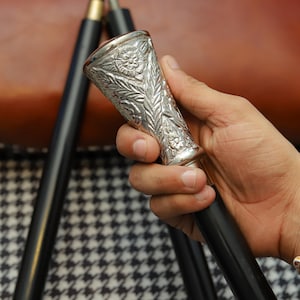 Elegant Silver Handle Walking Stick – Black Wooden Cane with Floral Embossed Grip – Gentleman’s Vintage Cane Gift for Men & Collectors