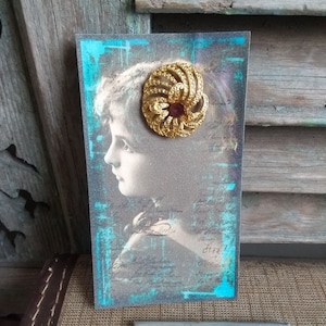 Vintage 1960's/70's Floral Swirl, Facetted Faux Amethyst, Gold Tone Brooch Pin, Victorian Young Lady Card Display, Fusion Brooch Card