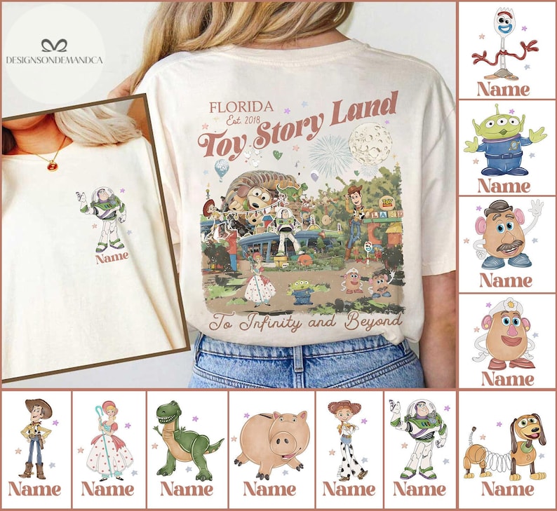Puede incluir: Camiseta color crema con un gr&aacute;fico colorido de personajes de Toy Story y el texto "Toy Story Land" y "To Infinity and Beyond". Se muestran im&aacute;genes adicionales de personajes. La camiseta tiene mangas cortas.