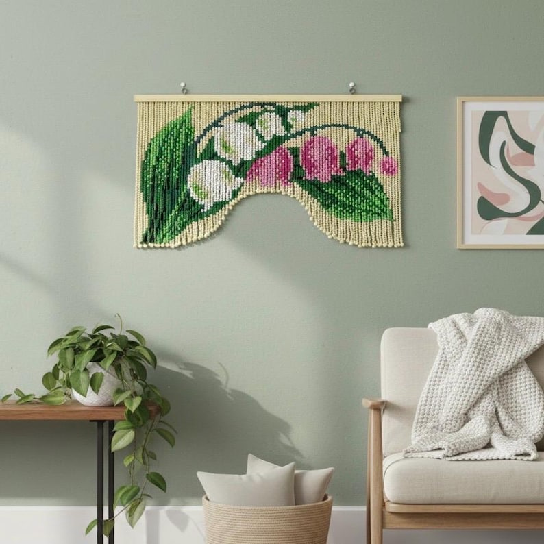 Cortina de cuentas con diseño de lirio de los valles, cortina floral con cuentas de madera para puerta, biombo con flores verdes y blancas, decoración de pared estilo bohemio retro. imagen 4