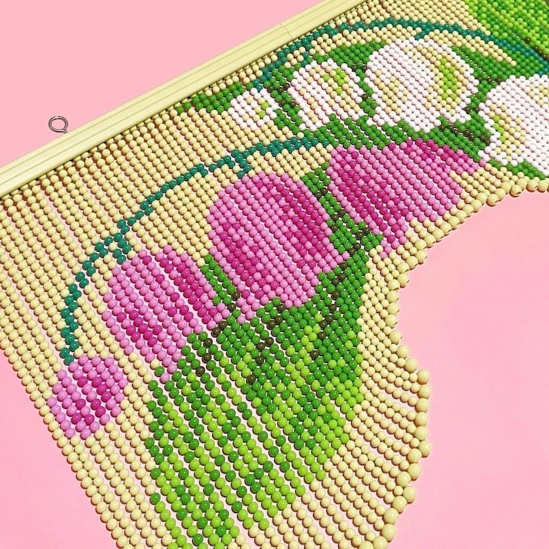 Cortina de cuentas con diseño de lirio de los valles, cortina floral con cuentas de madera para puerta, biombo con flores verdes y blancas, decoración de pared estilo bohemio retro. imagen 5