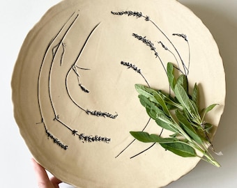 Large ceramic serving platter for entertaining, a decorative salad or fruit bowl with botanical imprint for the farmhouse kitchen