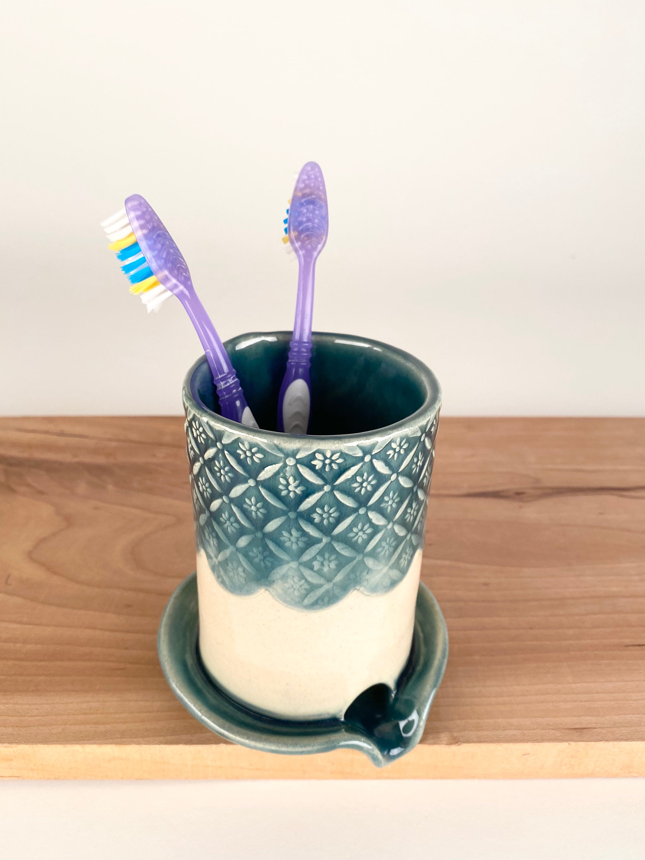 Simple Ceramic Dish Brush Holder