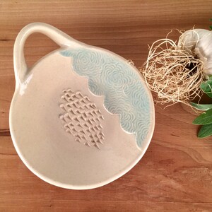 Ceramic garlic grater dipping dish, garlic and oil appetizer dipping bowl for garlic lover gift