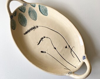 Serving tray with handles